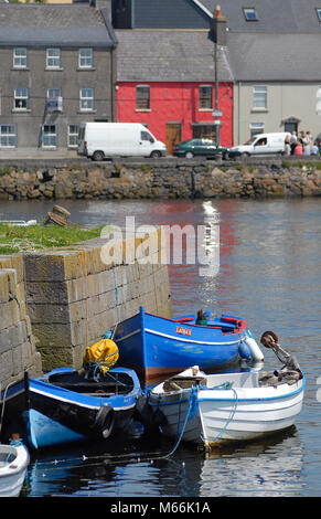 Boote liegen am Claddagh Quay, Galway, Irland Stockfoto