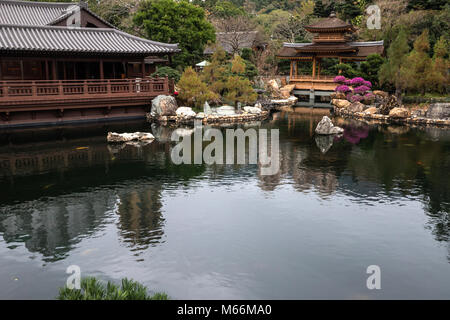 Nan Lian Garden ist zu Chi Lin Nunnery verbunden. Obwohl der Chinesische Garten ziemlich neu ist, es strahlt eine zeitlose Atmosphäre, trotz der Tatsache, dass es Stockfoto