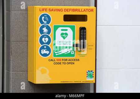 Allgemeine Ansicht eines lebensrettenden Defibrillator in Chichester, West Sussex, UK. Stockfoto