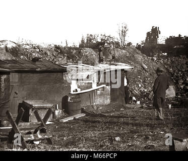 1930er Jahre 1932 GROSSE DEPRESSION HOOVERVILLE HOME CENTRAL PARK NEW YORK USA-q 73982 CPC 001 HARS GROSSE DEPRESSION HOOVERVILLE GEISTESKRANKHEIT ALTMODISCHE HÜTTEN SLUMS ARBEITSLOSE Stockfoto