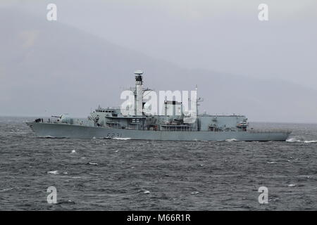 HMS Argyll (F 231), Herzog-Klasse (Typ 23) Fregatte von der Royal Navy betrieben, Kopf nach unten den Clyde zu Beginn der Übung gemeinsame Krieger 17-2. Stockfoto