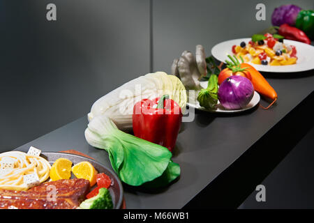 Künstliche Modelle von Lebensmitteln in der Storefront Stockfoto