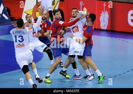 CRACOV, Polen - Januar 17, 2016: Männer EHF European Handball Federation EURO 2016 Krakau Tauron Arena Serbien Frankreich o/p: Stockfoto