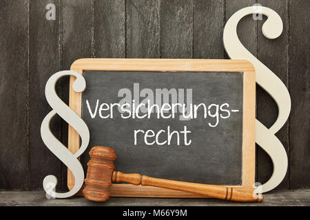 Deutsche Wort Versicherungsrecht (Insurance law) als Gesetz Konzept auf einer Tafel Stockfoto