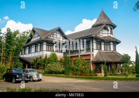 Pyin Oo Lwin, Myanmar - 18. November 2014. Das Haus des Gouverneurs in Pyin Oo Lwin (vorher bekannt als Maymyo), eine ehemalige britische Hill Station in der Nähe von Mandal Stockfoto