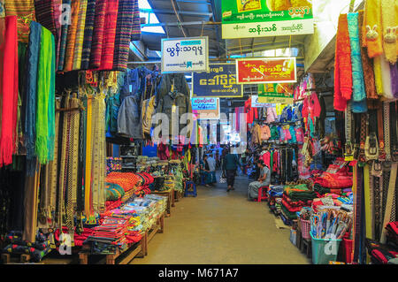 Pyin Oo Lwin, Shan Staat, Myanmar - 18. November 2014. Szene in zentralen Markt. Stockfoto