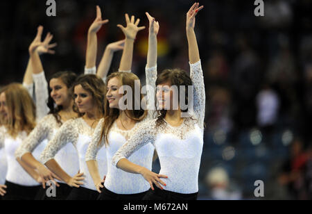 CRACOV, Polen - Januar 29, 2016: Männer EHF European Handball Federation EURO 2016 Krakau Tauron Arena Deutschland Norwegen o/p: Cheerleaders Stockfoto