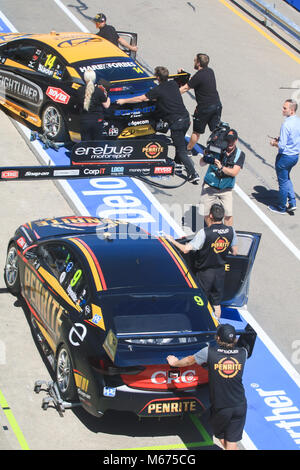 Adelaide Australien 1. März 2018. Racing Teams arbeiten hinter den Kulissen mit neuen Reifen 500 am Tag 1 der Adelaide 500 motorsport Rennen Credit: Amer ghazzal/Alamy leben Nachrichten Stockfoto