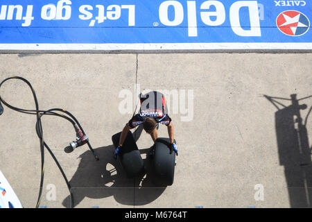 Adelaide Australien 1. März 2018. Racing Teams Reifenwechsel an die Supercars Boxenstopps am 1. Tag der Adelaide 500 motorsport Rennen Credit: Amer ghazzal/Alamy leben Nachrichten Stockfoto