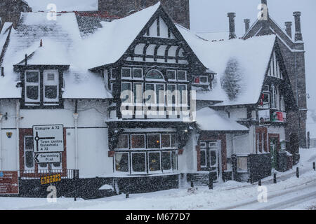 Peebles, Schottland. 1 Mär, 2018. UK Wetter: Geschäfte und Restaurants an der High Street in Peebles Credit geschlossen: Edward Shoote/Alamy leben Nachrichten Stockfoto