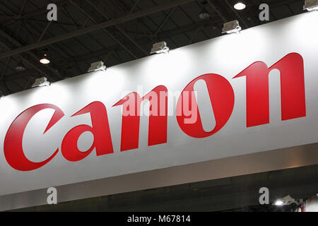 Yokohama, Japan. 1 Mär, 2018. Canon Logo auf dem CP Kamera & Foto Imaging Show 2018 am 1. März 2018, Yokohama, Japan. CP ist Japans größte Kamera und Photo Imaging Ausstellung. In diesem Jahr 1.123 Aussteller und rund 70.000 Besucher sind während der 4-tägigen Messe, die im Pacifico Yokohama und OSANBASHI Halle bis zum 4. März gehalten wird erwartet. Credit: Rodrigo Reyes Marin/LBA/Alamy leben Nachrichten Stockfoto