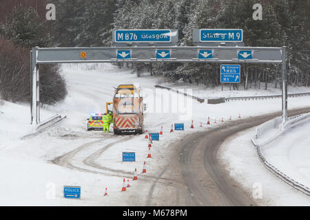 M 9 @ M876 Kreuzung, Larbert, Zentrale Schottland. 1. März 2018, Polizei bei geschlossenen Autobahnkreuz und Autofahrer nehmen die Ausfahrt auf die M876 zu verhindern. Tier aus dem Osten. Quelle: Thomas Gorman/Alamy leben Nachrichten Stockfoto