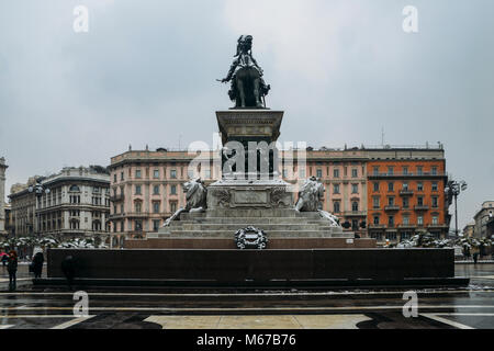 Mailand, Italien - Mar 1st, 2018: ungewöhnlich kalten und schneereichen Tagen durch ein Phänomen namens "Tier aus Streiks im Osten' Mailand, Lombardei, Italien - Piazza Duomo Credit: Alexandre Rotenberg/Alamy leben Nachrichten Stockfoto