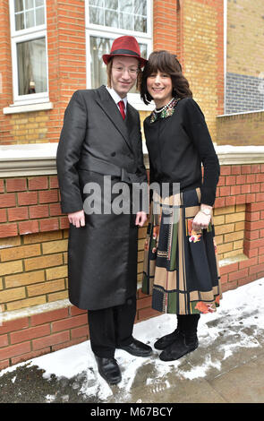 Stamford Hill, London, UK. 1. März 2018. Juden in Stamford Hill, London feiern Purim und eine Lesung des Buches Esther hören, und die Geschichte von der Niederlage des Persischen Haman. Quelle: Matthew Chattle/Alamy leben Nachrichten Stockfoto