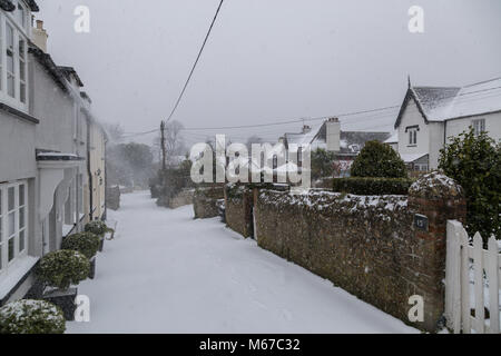 Honiton, Devon, 1. März 18 malerischen Sid Lane in Sidmouth asder Tier aus dem Osten trifft Sturm Emma über South West England. Devon und Cornwall erwarten mehrere Zentimeter Schnee in den nächsten Stunden. Schnee ist eine große rareity auf das Devon Coast - Sidmouth hat keine hatten seit dem Winter 2010/11. Foto Central/Alamy leben Nachrichten Stockfoto