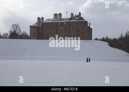 Dalkeith, UK, 1. März 2018: Wandern im Schnee durch Dalkeith Country Park Credit: Ian Tat/Alamy leben Nachrichten Stockfoto