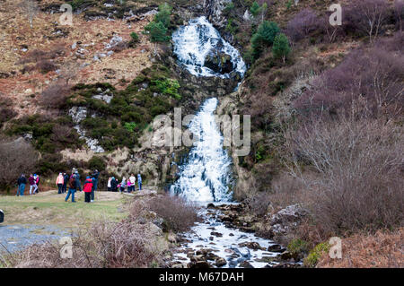 Assaranca Wasserfall, Maghera, Ardara, County Donegal, Irland Wetter. 1. März 2018. Der Bitterkalten Wetter hat einen berühmten Wahrzeichen Wasserfall eingefroren. Dies ist eine extrem seltene Erscheinung nach einheimischen und zuletzt geschah im Jahr 2010. Credit: Richard Wayman/Alamy leben Nachrichten Stockfoto