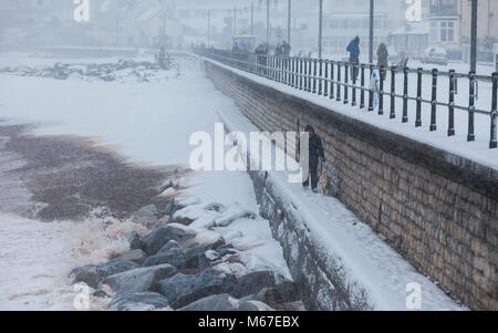 Honiton, Devon, 1. März 18 Auch der Strand selbst ist die Befüllung mit Schnee am Sidmouth, wie das Tier aus dem Osten trifft Sturm Emma über South West England. Devon und Cornwall erwarten mehrere Zentimeter Schnee in den nächsten Stunden. Schnee ist eine große rareity auf das Devon Coast - Sidmouth hat keine hatten seit dem Winter 2010/11. Foto Central/Alamy leben Nachrichten Stockfoto