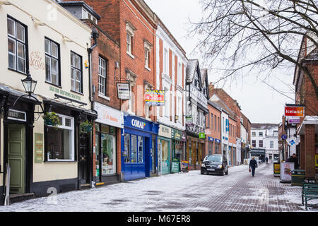 Lichfield, Staffordshire, England 1 | März 2018. Schnee und Eis Grüße der erste Tag des Frühlings, die Market Street Lichfield mit Schnee auf dem Boden. Quelle: David Keith Jones/Alamy leben Nachrichten Stockfoto