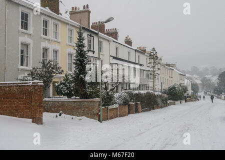 Honiton, Devon, 1. März 18 Salcombe Straße in Sidmouth asder Tier aus dem Osten trifft Sturm Emma über South West England. Devon und Cornwall erwarten mehrere Zentimeter Schnee in den nächsten Stunden. Schnee ist eine große rareity auf das Devon Coast - Sidmouth hat keine hatten seit dem Winter 2010/11. Foto Central/Alamy leben Nachrichten Stockfoto