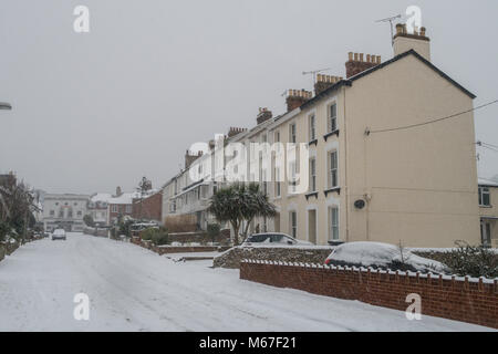 Honiton, Devon, 1. März 18 Salcombe Straße in Sidmouth asder Tier aus dem Osten trifft Sturm Emma über South West England. Devon und Cornwall erwarten mehrere Zentimeter Schnee in den nächsten Stunden. Schnee ist eine große rareity auf das Devon Coast - Sidmouth hat keine hatten seit dem Winter 2010/11. Foto Central/Alamy leben Nachrichten Stockfoto