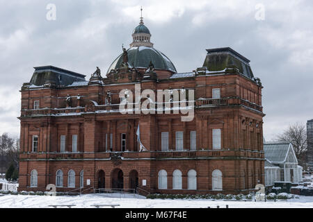 Glasgow, Schottland, Großbritannien. 1. März, 2018. Der Palast des Volkes in Glasgow Green abgedeckt in eine Decke des Schnees als Tier aus dem Osten Wetter vor Schottland Kredit Hits: Tony Clerkson/Alamy leben Nachrichten Stockfoto