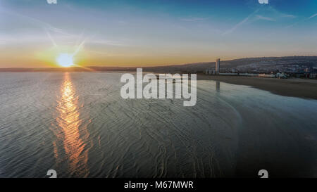 Sonnenuntergang an der Swansea Bay Stockfoto