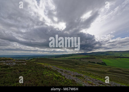 Blick nach Westen über die Strathmore Tal vom Weißen Caterthun in der Nähe von Yeovil und Edzell. Stockfoto