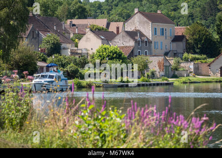 Canal du Nivernais Mailly-la-Ville Yonne Bourgogne-Franche-Comte Frankreich Stockfoto