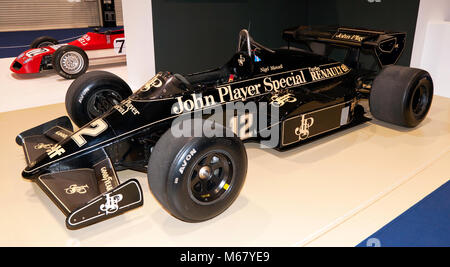 Drei Viertel Seitenansicht von Nigel Mansell's 1984 Lotus 95T Formel 1 Rennwagen auf Anzeige an die 2018 London Classic Car Show Stockfoto