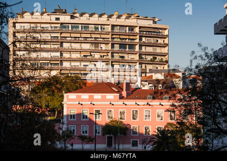 Lissabon, Portugal - durch die Kombination von Moderne und alte Architektur, Lissabon, Portugal Stockfoto