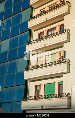 Lissabon, Portugal - durch die Kombination von Moderne und alte Architektur, Lissabon, Portugal Stockfoto