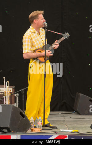 Ian Clarkson Der Jive Aces an den Krieg und Frieden Revival 2015 Stockfoto