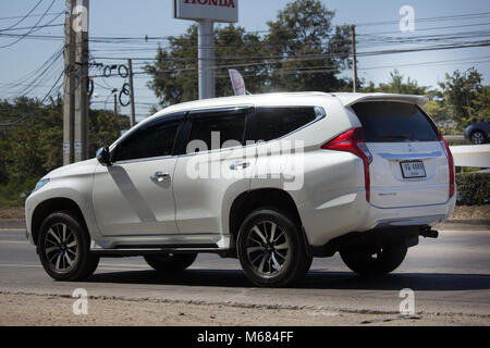 CHIANG MAI, THAILAND - 22. JANUAR 2018: Private Mitsubishi Pajero SUV-Auto. Auf der straße Nr. 1001 8 km von Chiang Mai City. Stockfoto