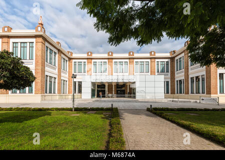 Malaga, Spanien - 7. Dezember 2016: Automobil-Museum in Malaga, Spanien. Eine erstaunliche Sammlung von Oldtimern und Belle Epoque-Mode. Stockfoto