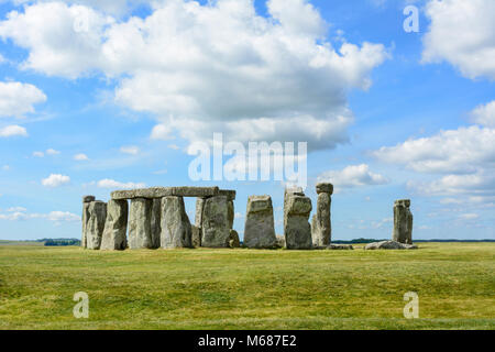 Stonehenge, eine neolithische Ring der stehenden Steine auf Salisbury, Wiltshire, England, UK. Stonehenge wurde von der UNESCO zum Weltkulturerbe im Jahr 1986. Stockfoto