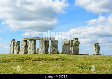 Stonehenge, eine neolithische Ring der stehenden Steine auf Salisbury, Wiltshire, England, UK. Stonehenge wurde von der UNESCO zum Weltkulturerbe im Jahr 1986. Stockfoto