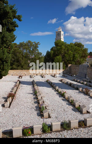 Die syra neue britische Friedhof in Ermoupoli, Syros (aka Siros oder Syra), Kykladen, Griechenland, wird durch die Commonwealth Kriegsgräber Kommission gepflegt. Stockfoto