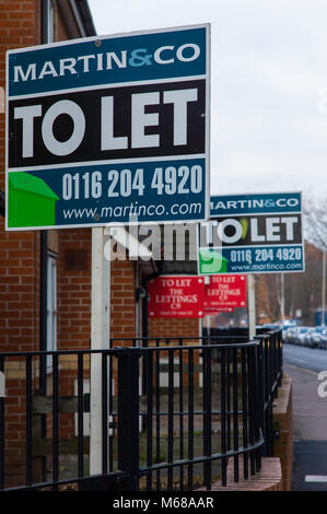 Lassen Anzeichen außerhalb student Unterkunft in Leicester. Stockfoto