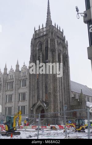 Marischal College, Universität Aberdeen senkrecht Gotischen während Tier aus dem Osten, Schnee, Sturm Emma. Aberdeen, Schottland, Großbritannien. Stockfoto