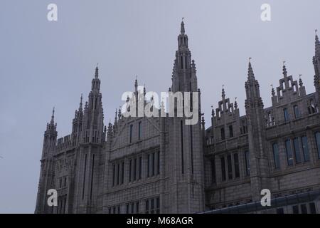 Marischal College, Universität Aberdeen senkrecht Gotischen während Tier aus dem Osten, Schnee, Sturm Emma. Aberdeen, Schottland, Großbritannien. Stockfoto