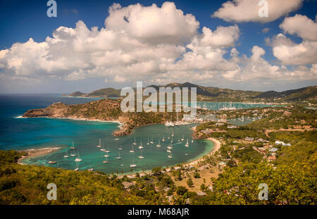 Blick von Shirley Heights, Antigua, mit Blick auf den Englischen Hafen und Falmouth Harbour und Nelson's Dockyard Stockfoto