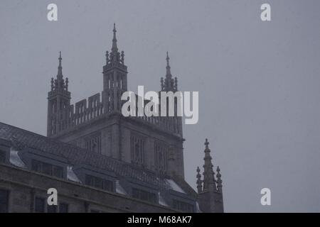 Marischal College, Universität Aberdeen senkrecht Gotischen während Tier aus dem Osten, Schnee, Sturm Emma. Aberdeen, Schottland, Großbritannien. Stockfoto