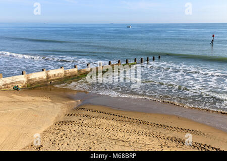 Yaverland Groyne am Strand, Sandown, Isle of Wight, Großbritannien Stockfoto