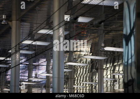 Reflektierende Decke von Cádiz Bahnhof Stockfoto