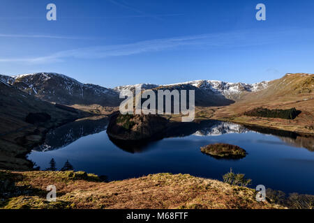 Blick über Haweswater und rauen Felsen der High Street, Kidsty Hecht und Harter fiel vom Alten Leiche Straße Stockfoto