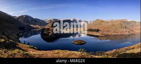 Panoramablick über Haweswater und rauen Felsen der High Street, Kidsty Hecht und Harter fiel vom Alten Leiche Straße Stockfoto