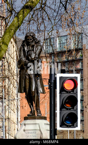 Statue des umstrittenen Abbildung Edward Colston, Kaufmann, Wohltäter andslave Händler. Das Stadtzentrum von Bristol England Großbritannien Stockfoto