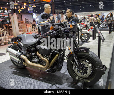 Bangkok, Thailand - 11. Dezember 2017: Harley Davidson Fat Bob im Motor Expo 2017 vorgestellt Stockfoto