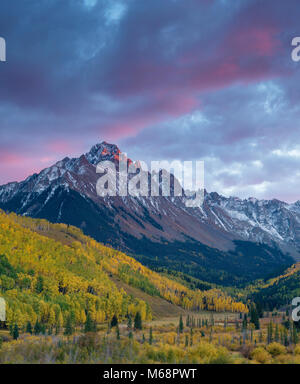 Sonnenuntergang, Aspen, Mount Sneffels, Dallas Divide, Uncompahgre National Forest, Colorado Stockfoto